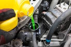 Lee más sobre el artículo Para qué sirve el liquido refrigerante del coche y cómo se rellena?